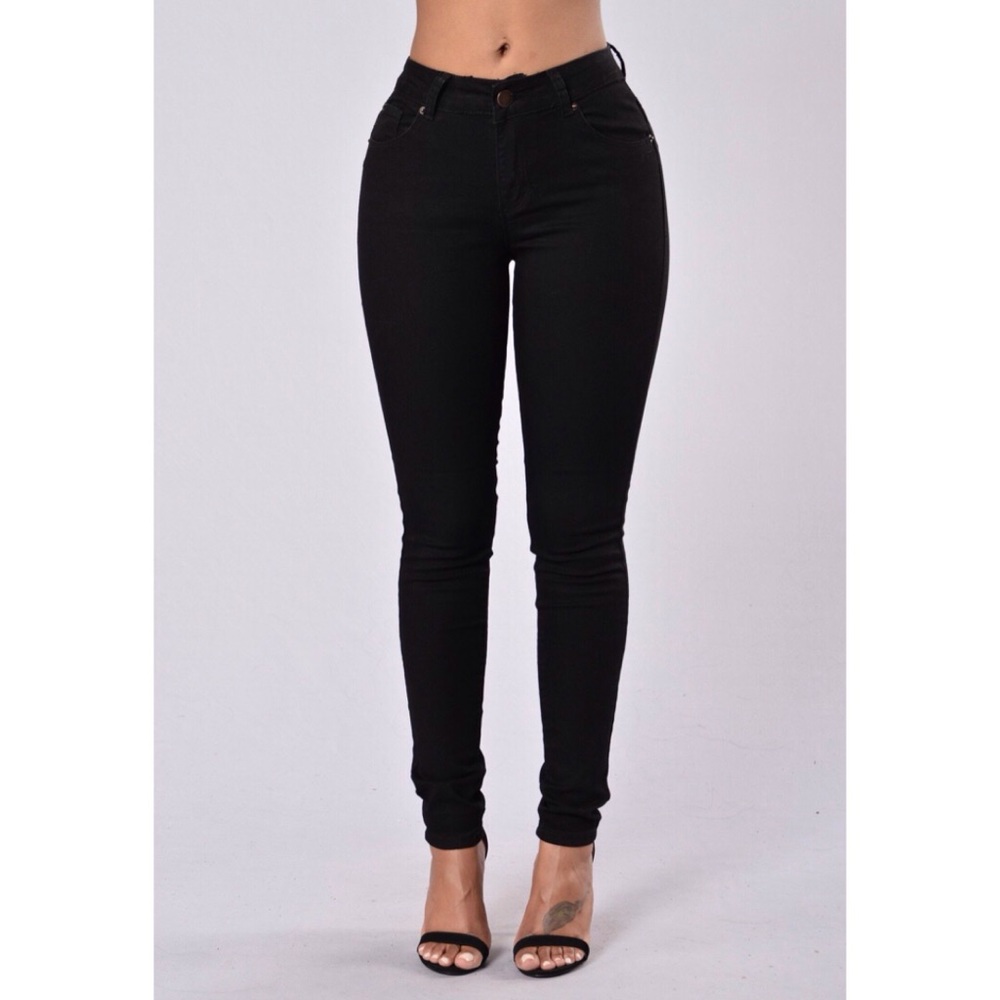 NWOT Fashion Nova black jeans